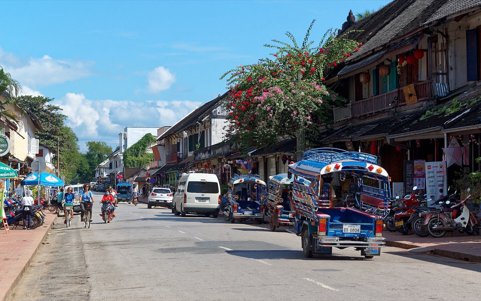 Sisavangvong Road in Luang Prabang, with tuk-tuks and shop houses